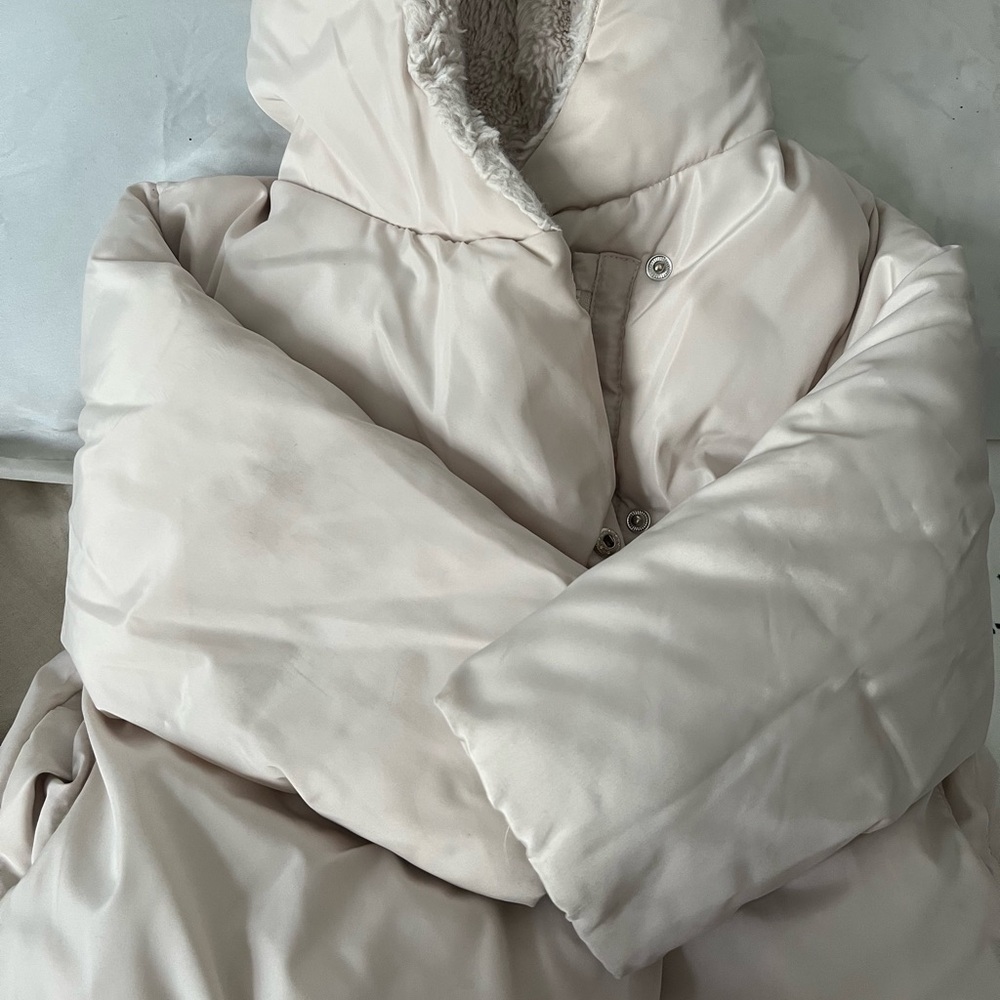 Zara Cream Puffer Jacket with hoodie